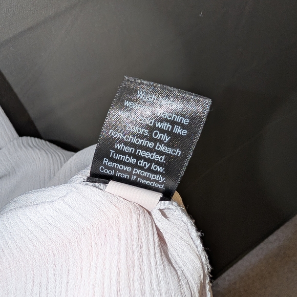 Simply Vera Vera Wang White V-Neck Cap Sleeve Blouse - Picture 4 of 6